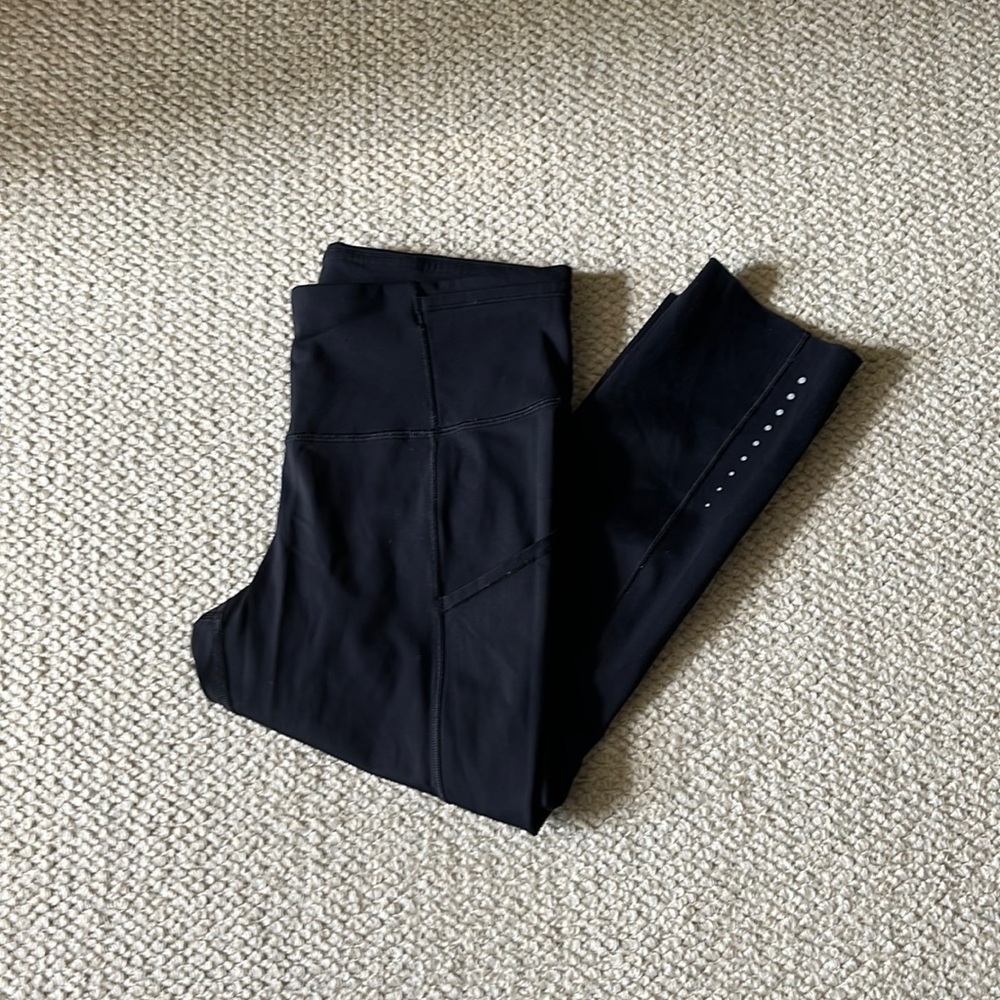 Black cropped lululemon leggings